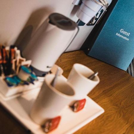 Oyo The Red Lion Hotel Лутон Екстер'єр фото