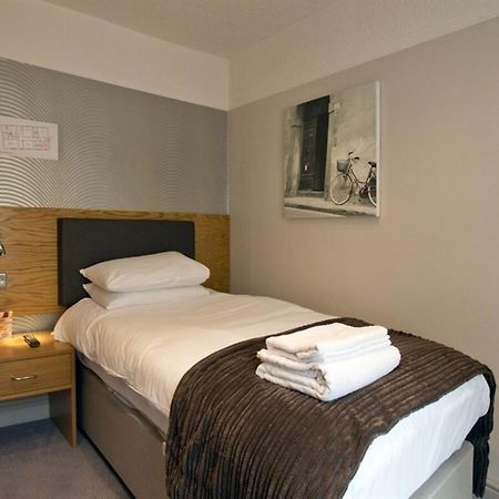 Oyo The Red Lion Hotel Лутон Екстер'єр фото