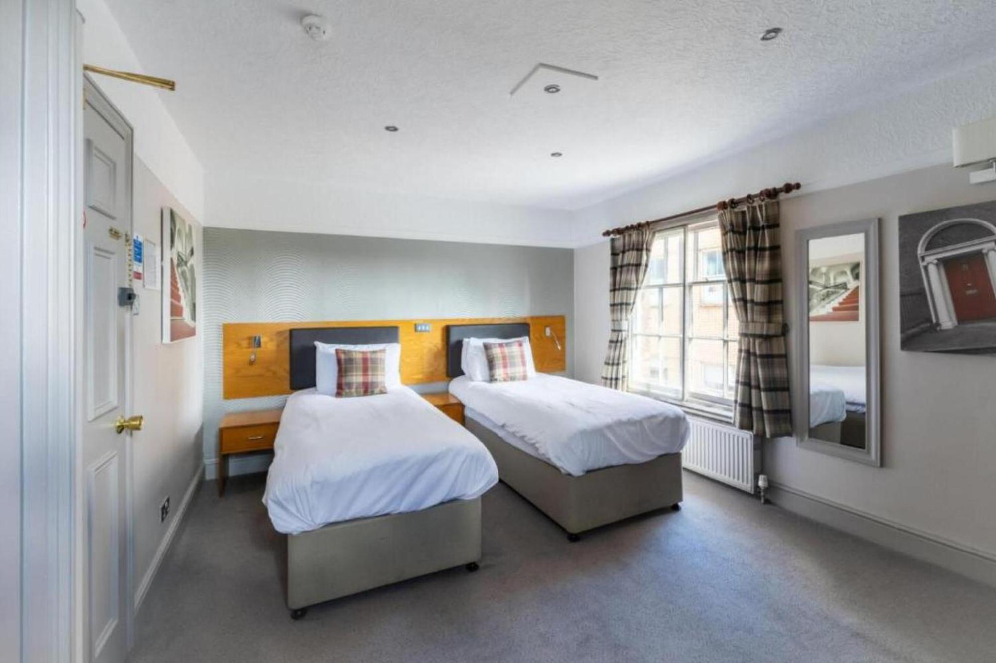 Oyo The Red Lion Hotel Лутон Екстер'єр фото