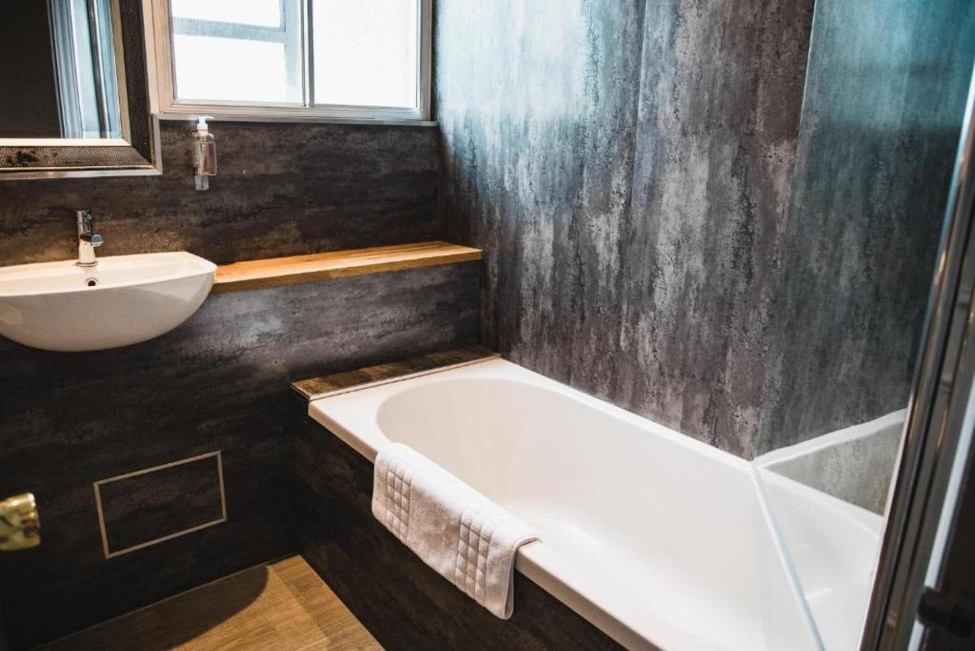 Oyo The Red Lion Hotel Лутон Екстер'єр фото