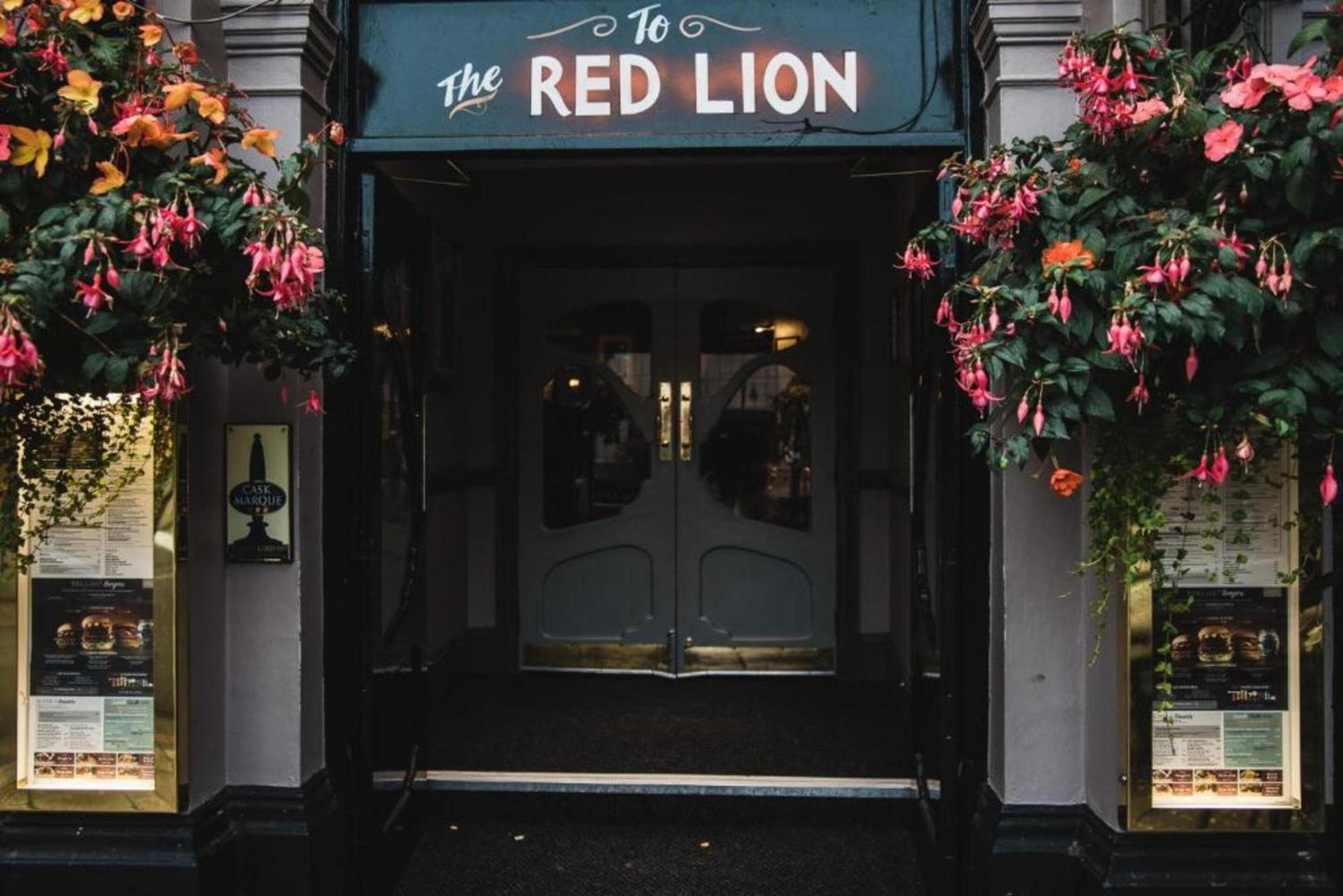 Oyo The Red Lion Hotel Лутон Екстер'єр фото