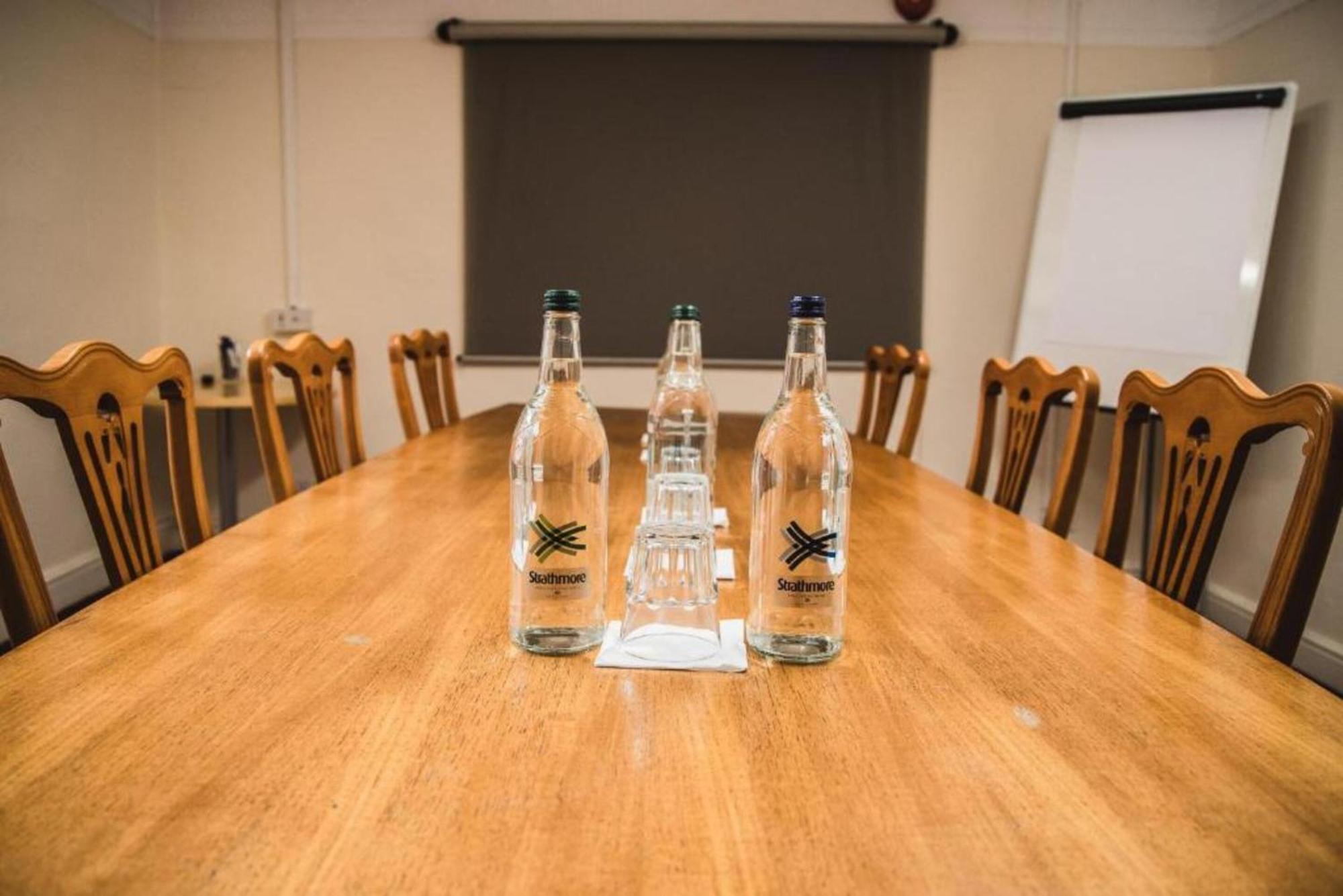 Oyo The Red Lion Hotel Лутон Екстер'єр фото