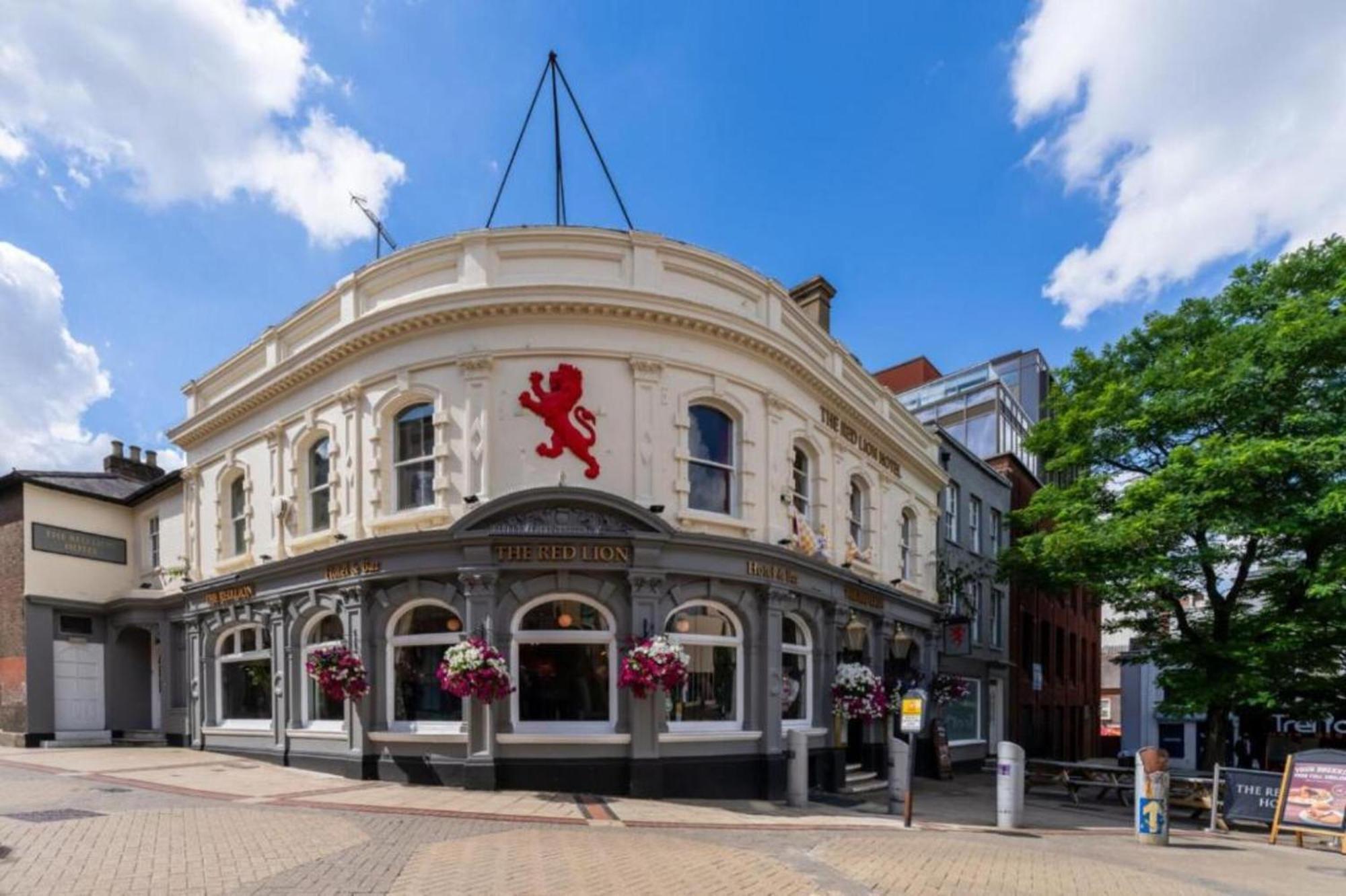Oyo The Red Lion Hotel Лутон Екстер'єр фото