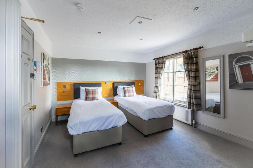Oyo The Red Lion Hotel Лутон Екстер'єр фото