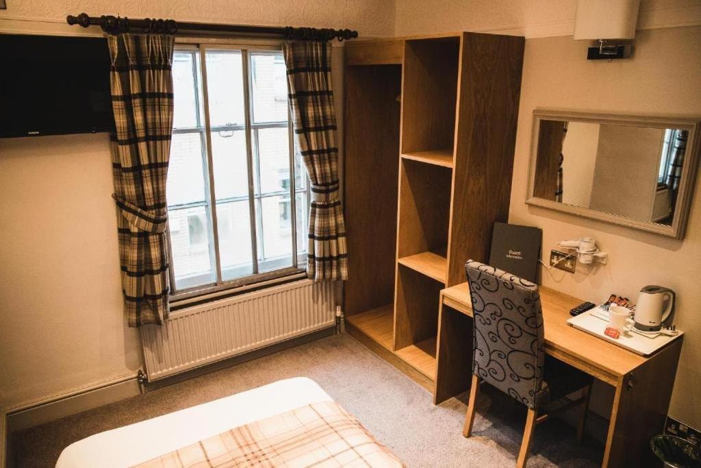Oyo The Red Lion Hotel Лутон Екстер'єр фото