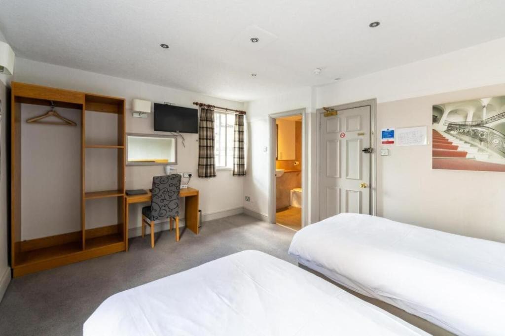 Oyo The Red Lion Hotel Лутон Екстер'єр фото